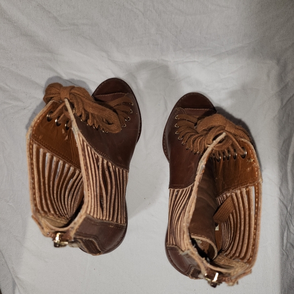 BCBG wedge bootie size 7 - Picture 4 of 5